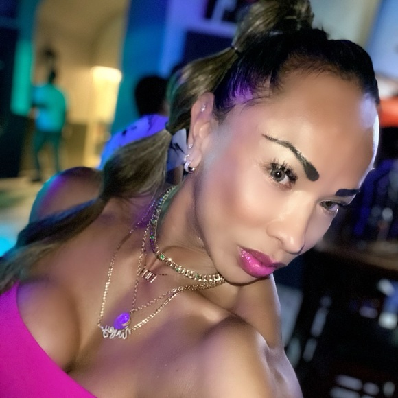 Meet your Posher, Veronica - Picture 1 of 1